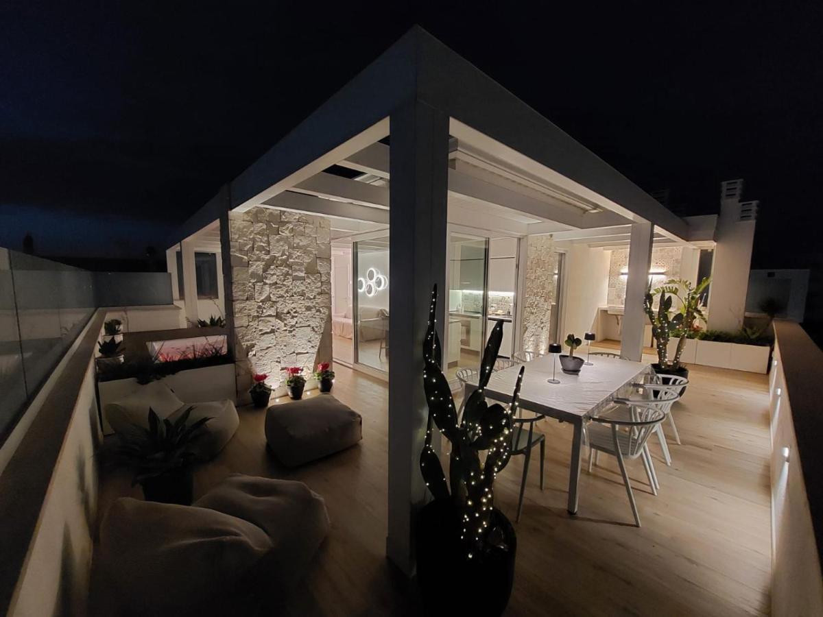Sky Garden Locazione Turistica Apartment Полиняно а Маре Екстериор снимка
