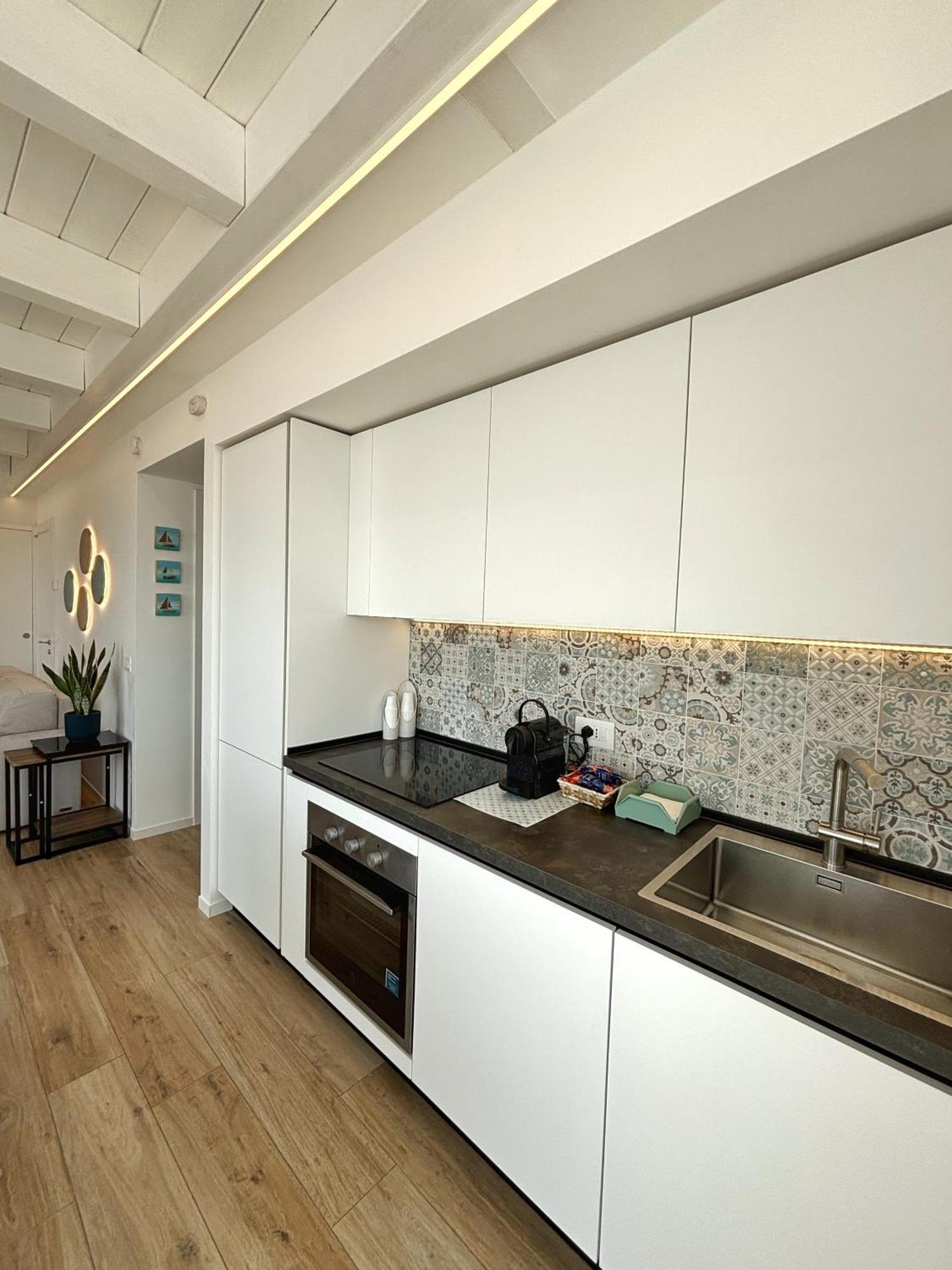 Sky Garden Locazione Turistica Apartment Полиняно а Маре Екстериор снимка